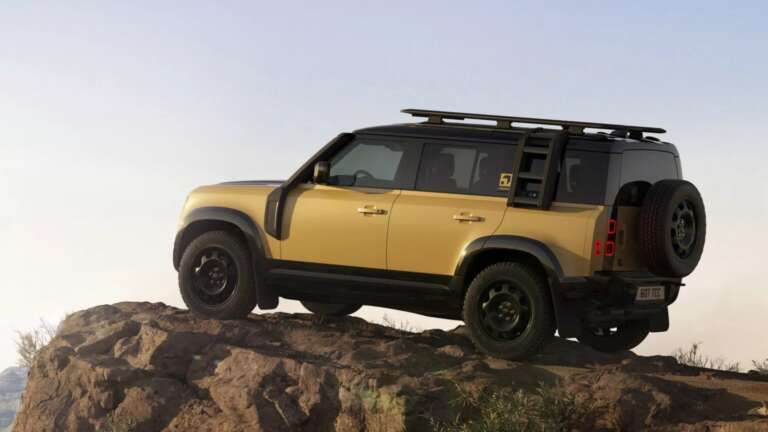 nea-ekdosi-tou-land-rover-defender-tima-to-camel-trophy-763891