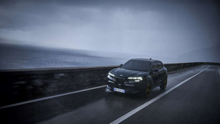 nea-ekdosi-gia-to-yvridiko-b-suv-tis-alfa-romeo-stin-ellada-des-tin-timi-763428