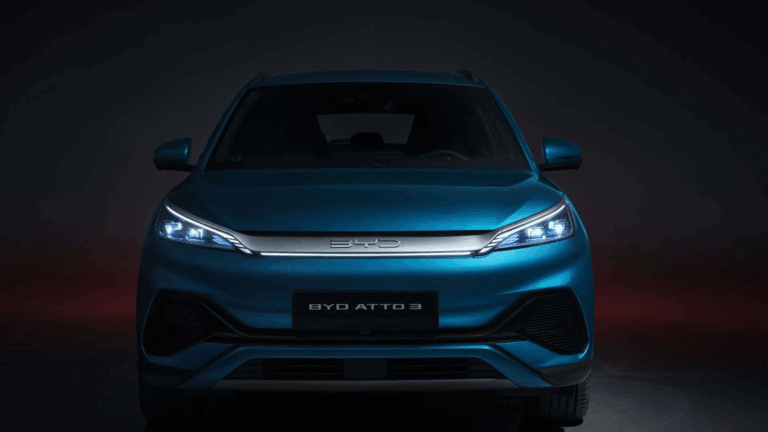 to-byd-atto-3-irthe-ananeomeno-deite-ti-allazei-kai-poso-kostizei-764363