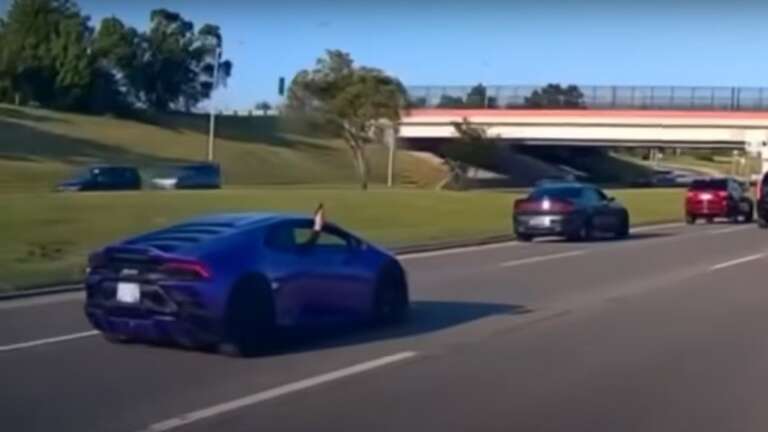 pantreftike-kai-tou-kateschesan-ti-lamborghini-giati-archise-tous-pyrovolismous-kyriolektika-762673