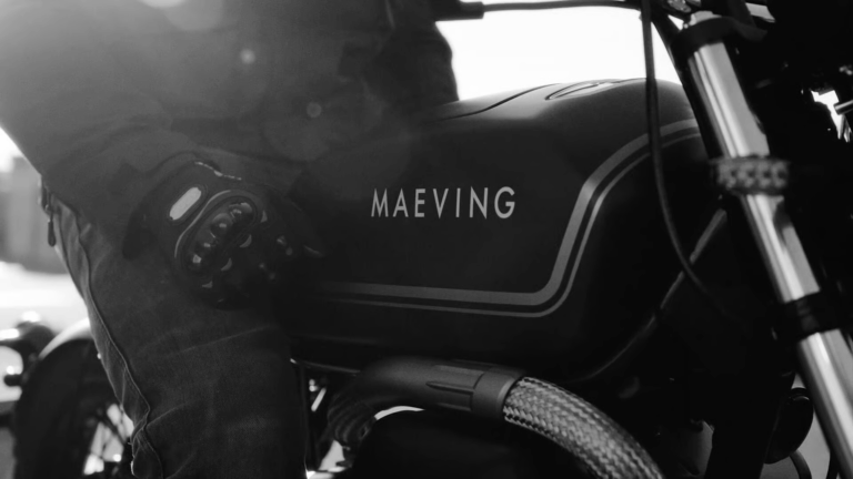 maeving-rm1s-blackout-klasiko-styl-me-ilektriki-dynami-762304