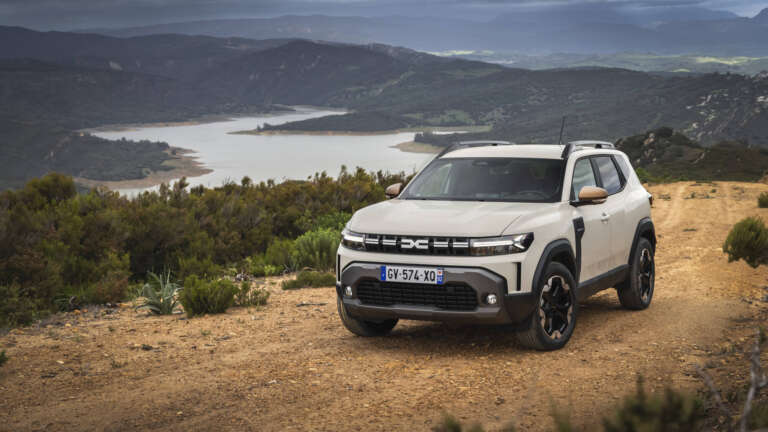 ta-3-dacia-gia-diakopes-me-eos-kai-1-400-km-aftonomia-apo-16-890-evro-766282