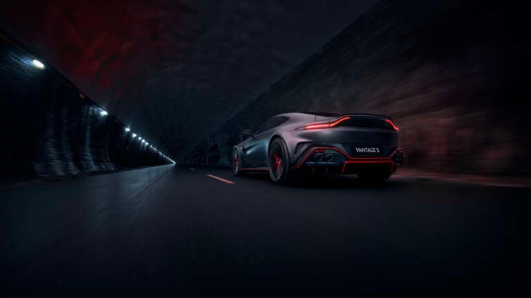 aston-martin-vantage-s-i-pio-agria-kyria-epistrefei-me-671-ippous-766860