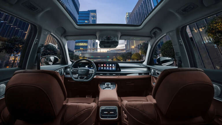 to-suv-pou-kontrarei-tin-toyota-se-axiopistia-kai-kostizei-28-490e-echei-12-chronia-engyisi-766003