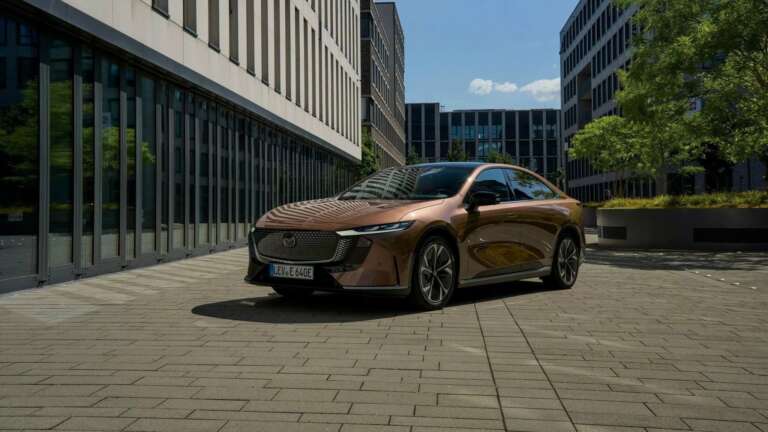me-timi-pou-sokarei-erchetai-to-neo-ilektriko-sedan-tis-mazda-stin-evropi-766741