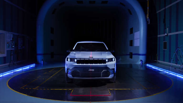 des-pos-to-neo-jeep-compass-borei-na-kanei-650-km-me-ena-gemisma-akomi-kai-os-ilektriko-765956