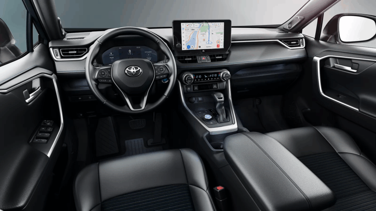 to-toyota-pou-irthe-proto-stis-poliseis-pagkosmios-den-einai-mikro-suv-765563