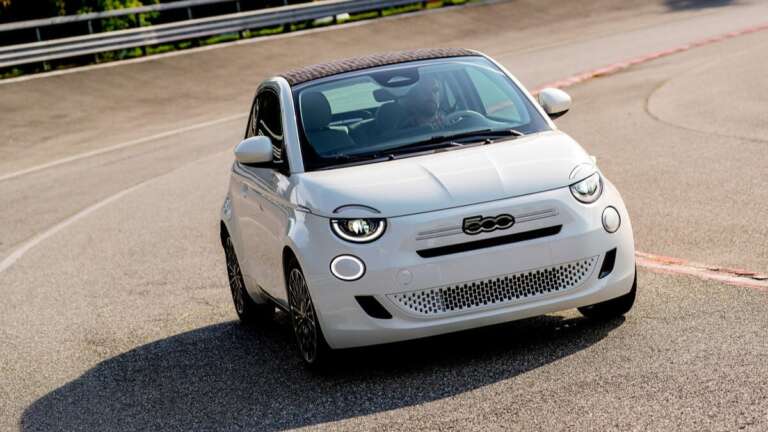 episimo-erchetai-neo-fiat-500-hybrid-syntoma-des-pote-766351