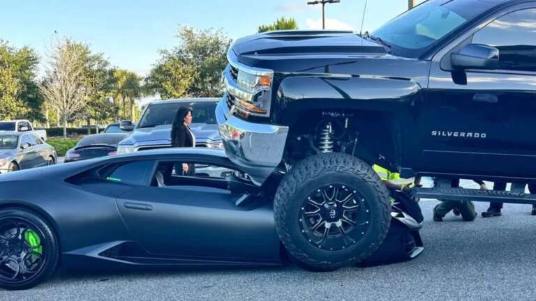 yperypsomeno-pickup-skarfalose-pano-se-lamborghini-video-800986